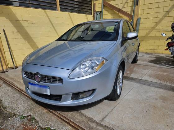 FIAT BRAVO 1.8 ESSENCE 16V FLEX 4P MANUAL FIAT BRAVO 1.8 ESSENCE 16V FLEX 4P MANUAL